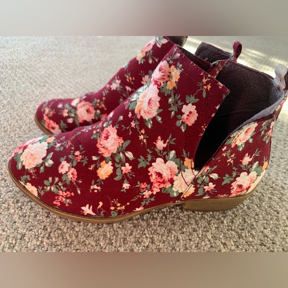 JC Floral print Ankle Bootie. US Women's size 8 1/2. - Picture 4 of 6